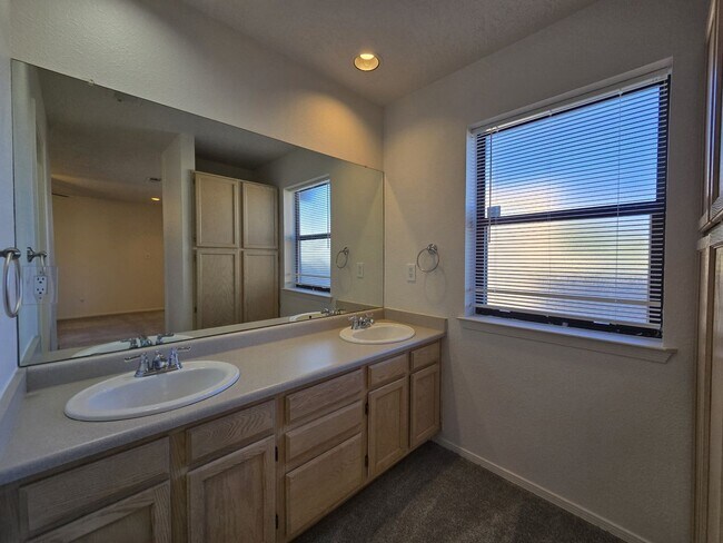 Building Photo - 4223 Sundance St