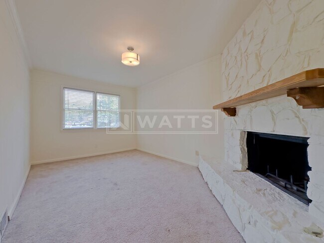 Building Photo - Classic 3-Bed, 2-Bath Ranch Style Home in Crestline