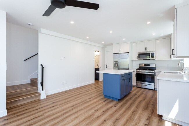 Building Photo - 2610-2612 Juan Street