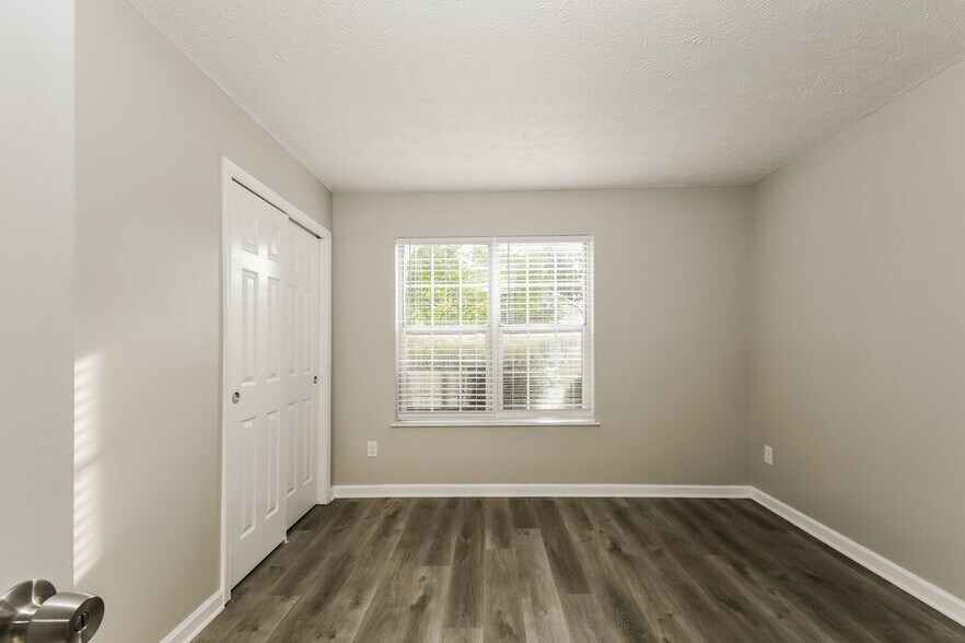 Building Photo - 7667 Bayridge Dr