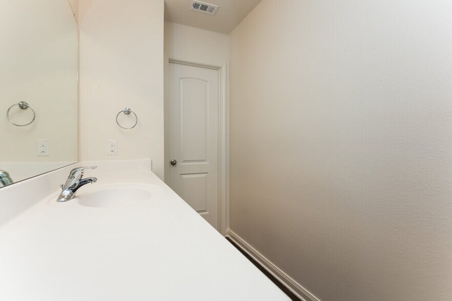 Building Photo - 14343 Shady Br Trl