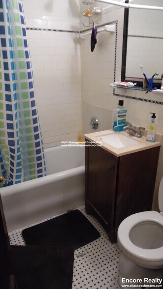 Building Photo - 349 Pleasant St