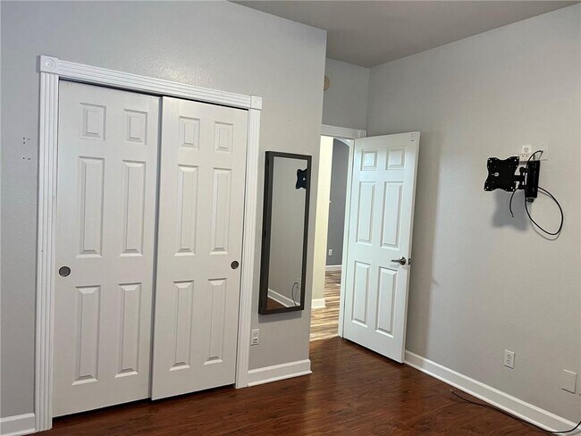 Building Photo - 402 Wiley St