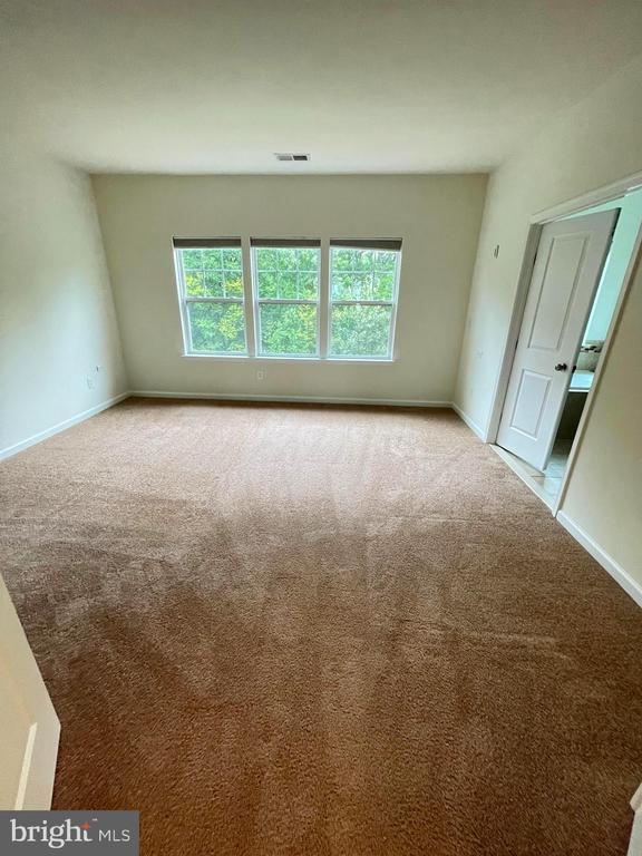 Building Photo - 327 Woodstream Blvd