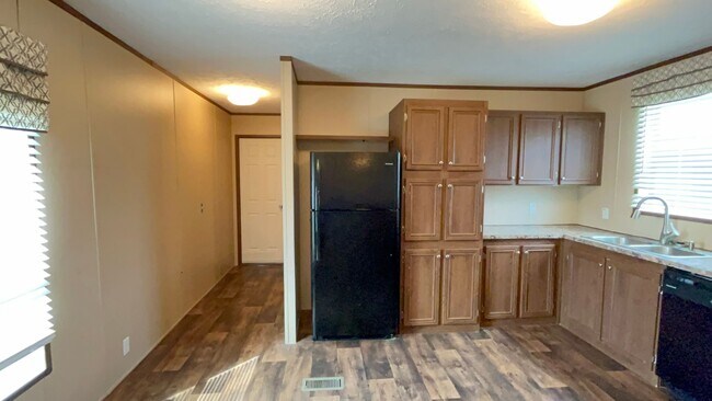 Building Photo - Look No Further!