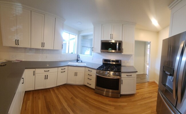 Building Photo - Well maintained 5 bedroom 2 bath with garage