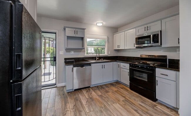 Building Photo - 1048 4th St