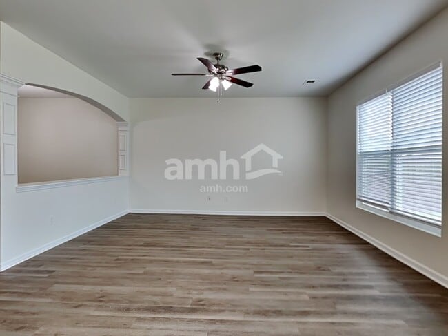 Building Photo - 136 Weeping Cypress Dr