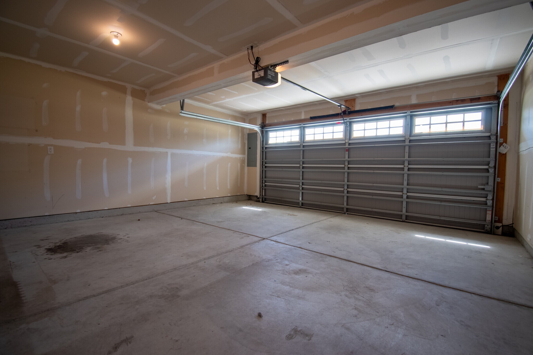 Building Photo - 914 Avast Way