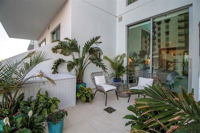 Building Photo - 301 QUAY Cmn