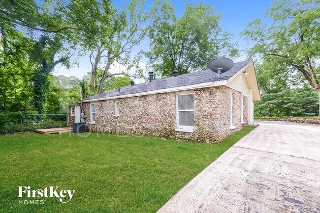 Building Photo - 314 Polly Reed Rd NE