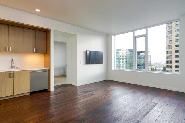 Building Photo - 1 bedroom, 3/4 bathroom luxury condo with ...