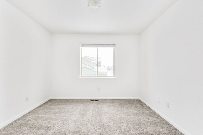 Building Photo - Spacious 3 Bedroom, 3 Bath Townhome located in Arapahoe County available for Summer Move In for t...