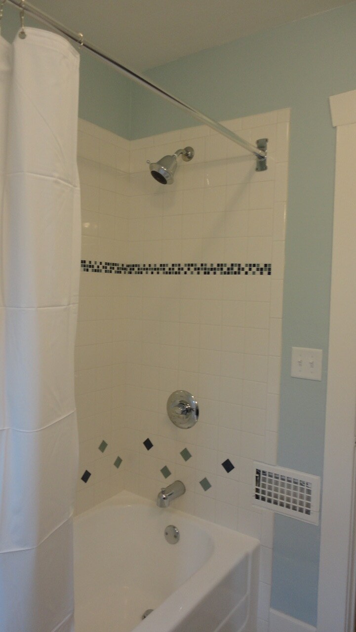 upstairs bath - 4970 Wyandot St