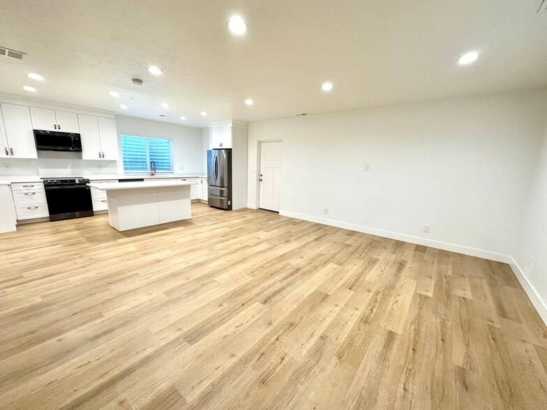 Building Photo - 4493 W Wharton Dr