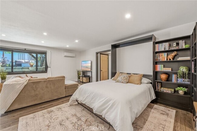 Building Photo - 234 Spanish Spur