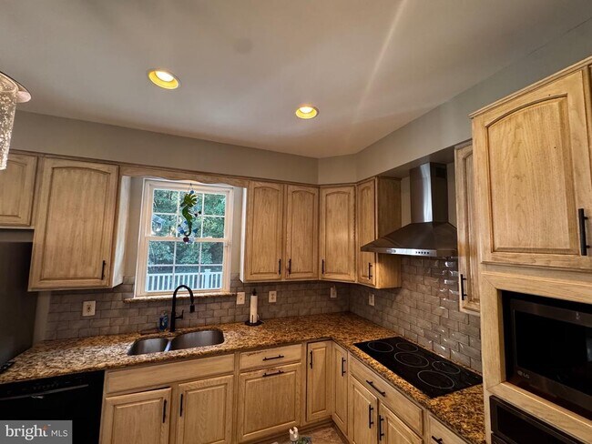 Building Photo - 23063 Pembrook Dr