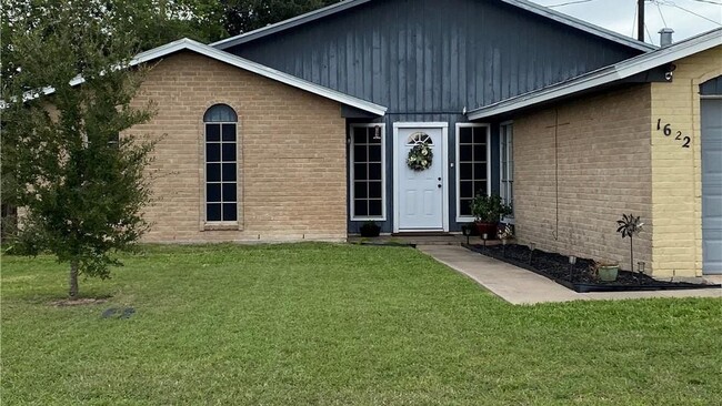 Building Photo - 1622 Memorial Pkwy
