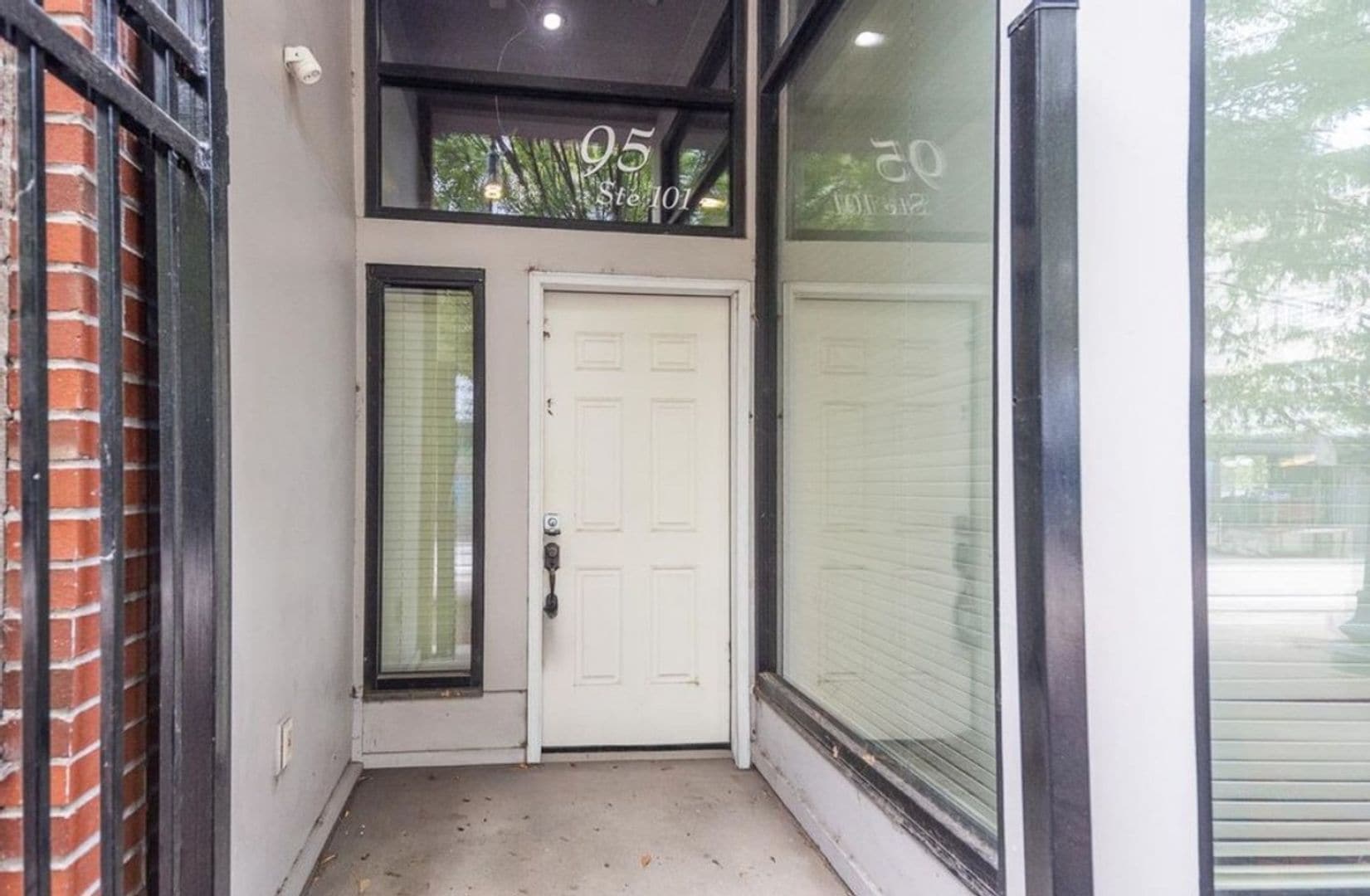 Building Photo - 95 S Main St