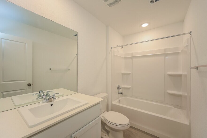 Building Photo - 1870 Musk Rose