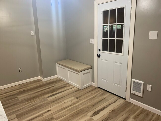 Building Photo - 239 Spruce St