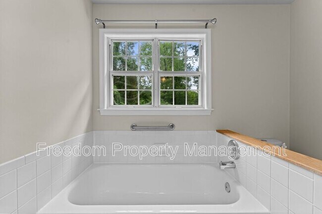 Building Photo - 8644 Sanderling Dr