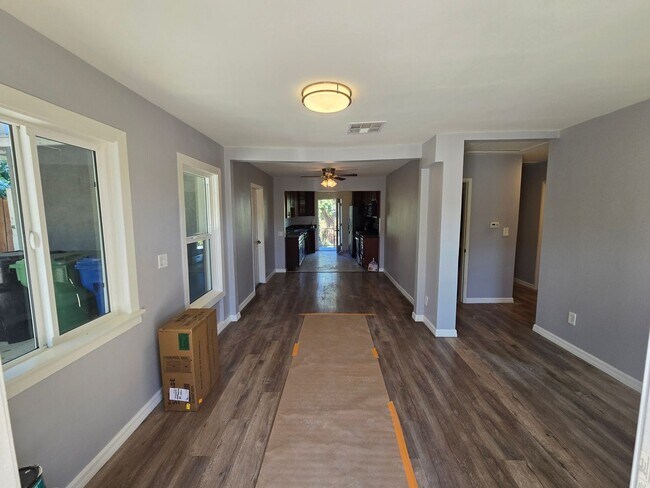 Building Photo - Beautifully Remodeled 3 Bed, 2 Bath Home f...