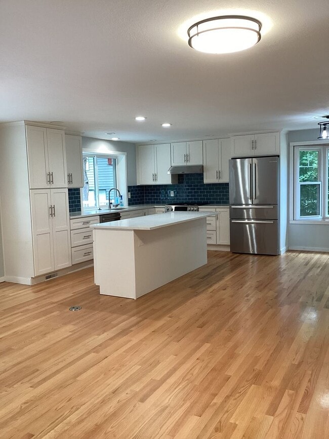 Building Photo - Charming Mukilteo Rambler in a Prime Location