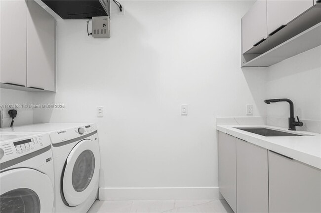 Building Photo - 813 NE 17th Terrace