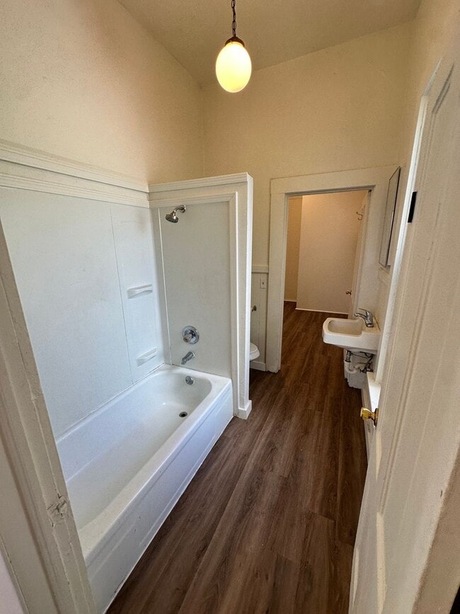 Building Photo - Reserve Now for June 2026! Great House in Downtown Chico