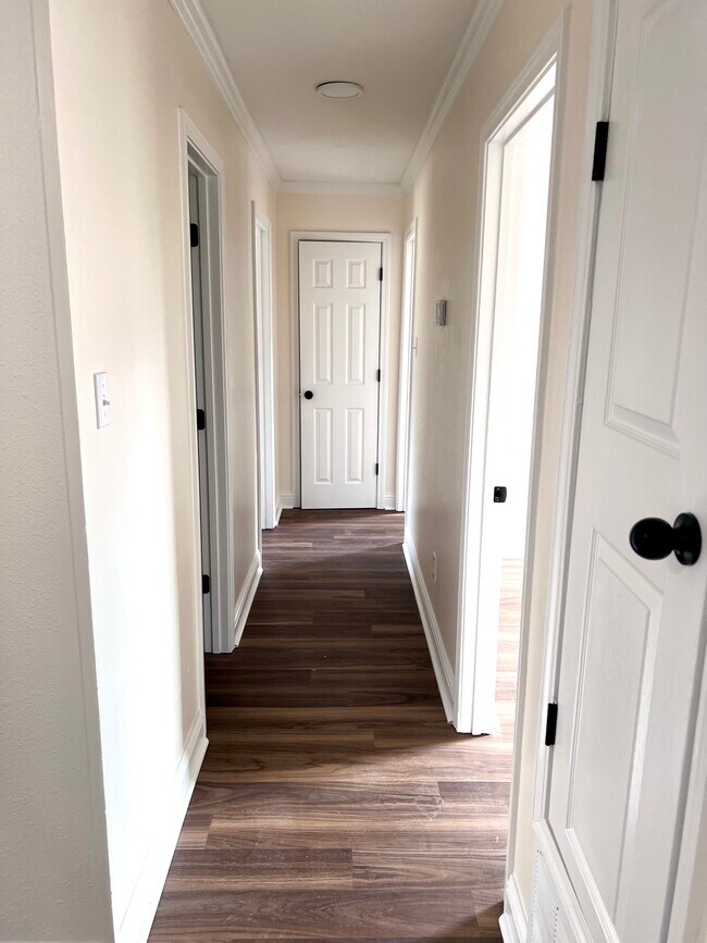 Building Photo - 1206 King Henry Dr