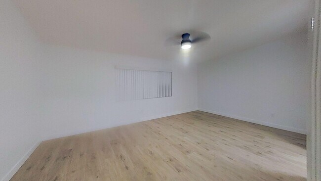 Building Photo - Beautiful & Cozy West Hills Adjacent Condo in Secure Building - MOVE IN READY