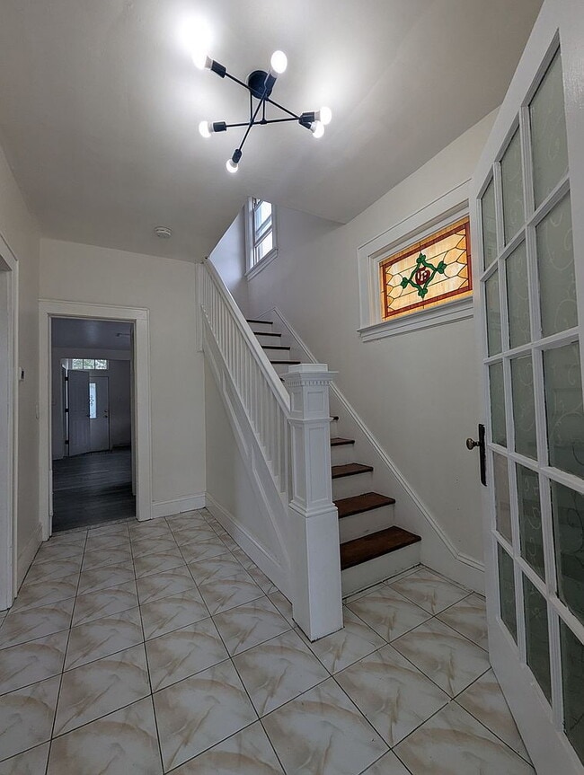 Building Photo - Single Family Home