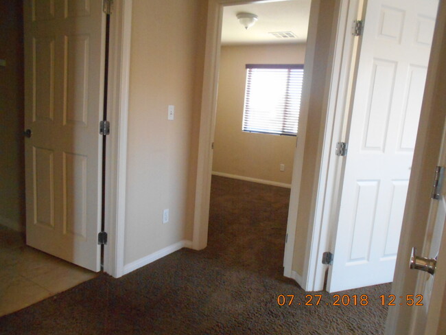 Building Photo - Large 3 Bedroom in the heart of Silverado ...