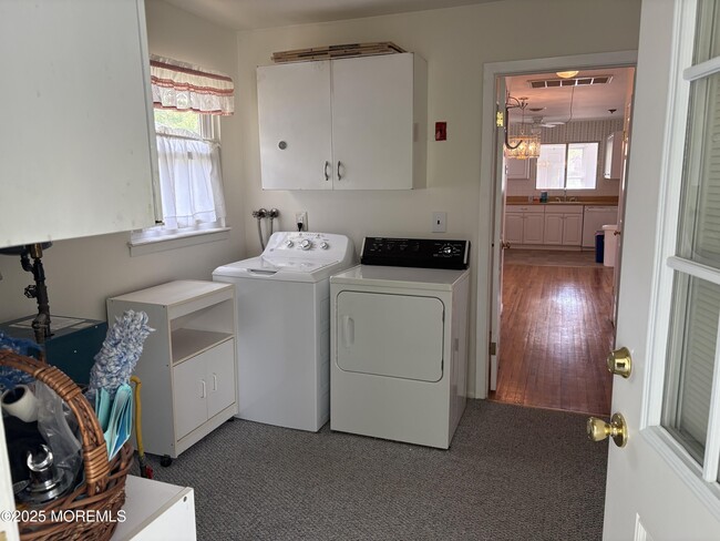 Building Photo - 45 Yellowstone Dr
