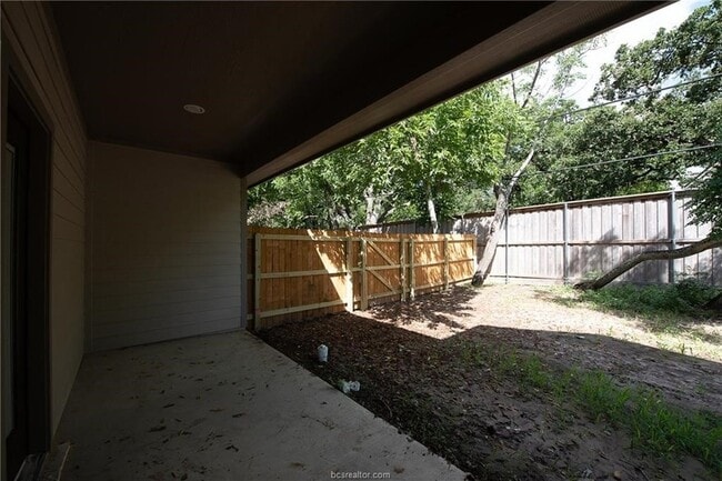 Building Photo - 707 Dominik Dr