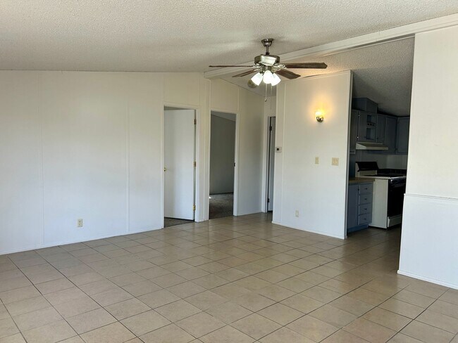 Building Photo - 3-bed, 2-bath home in Tucson's Desert Vista Estates