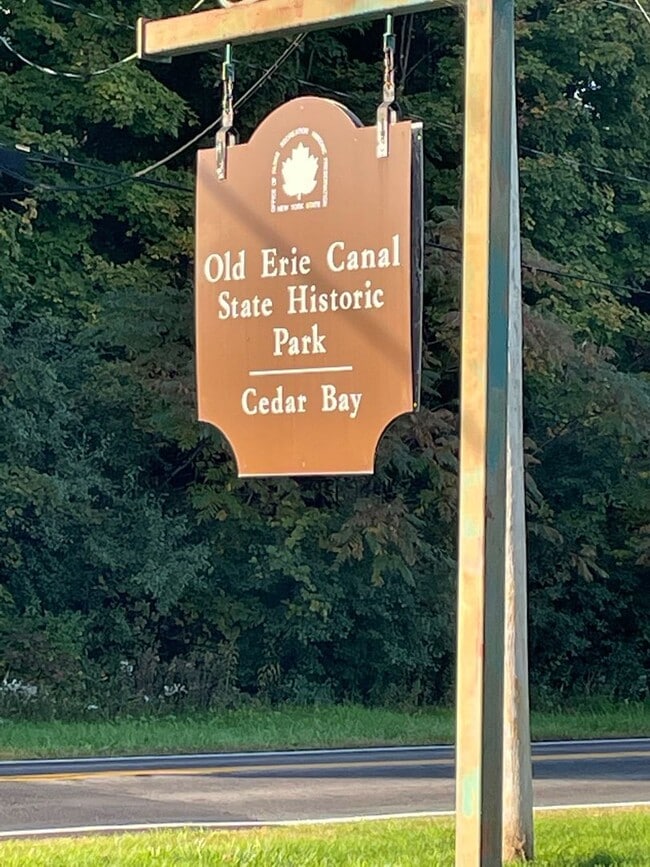 Building Photo - 3 Bedroom, 1 Bath Farmhouse Jamesville-DeWitt School