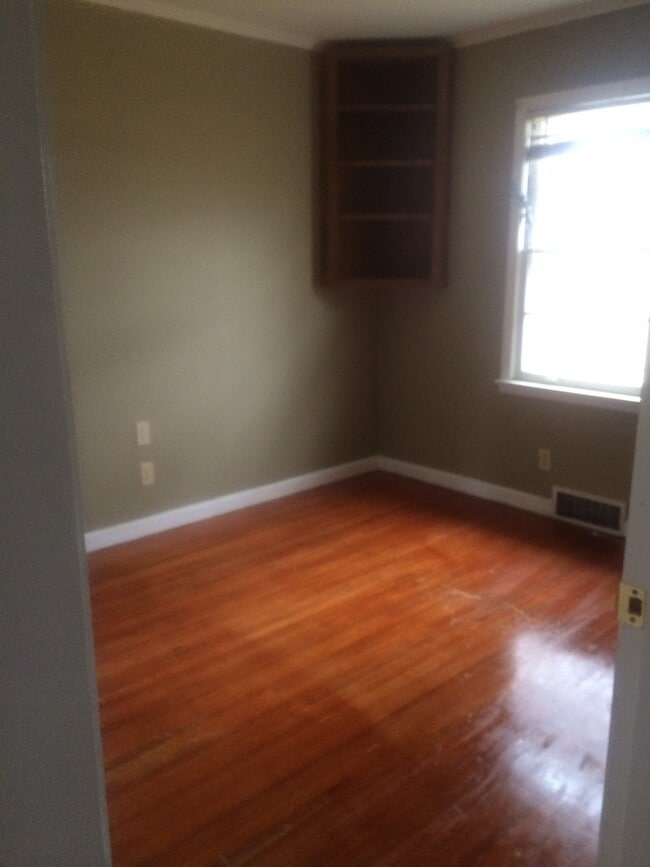 Building Photo - 3 Bedroom 1 Bath home in the cove