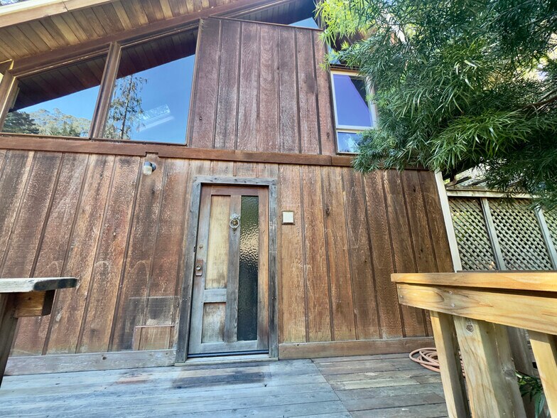 Building Photo - 6583 Valley View Rd