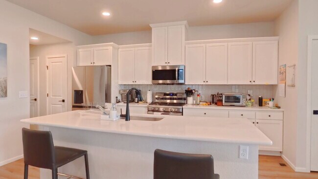 Building Photo - 6126 Saddle Horn Dr
