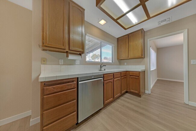Building Photo - 3158 Laurel Ave