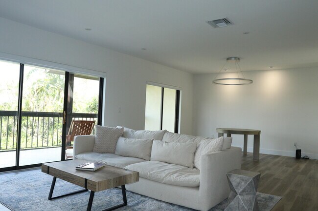 Building Photo - 11311 Pond View Dr