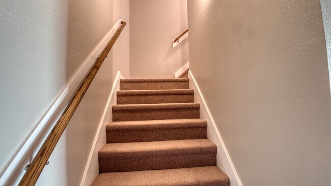 Building Photo - Spacious Townhome Available Now!