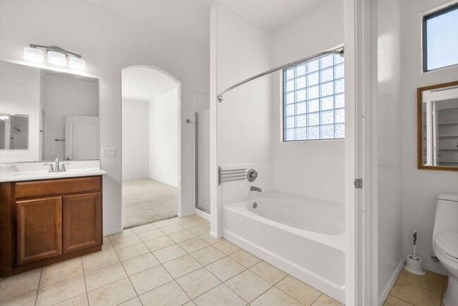 Building Photo - Beautiful Home with Pool and Spa and 3 car...