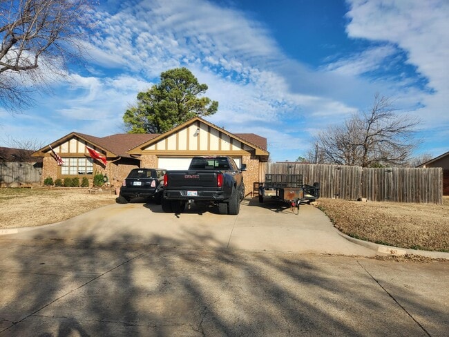 Building Photo - 310 Lacey Dr