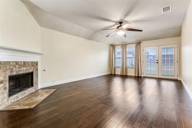 Building Photo - 3010 Sawgrass Dr