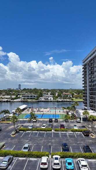 Building Photo - 2049 S Ocean Dr
