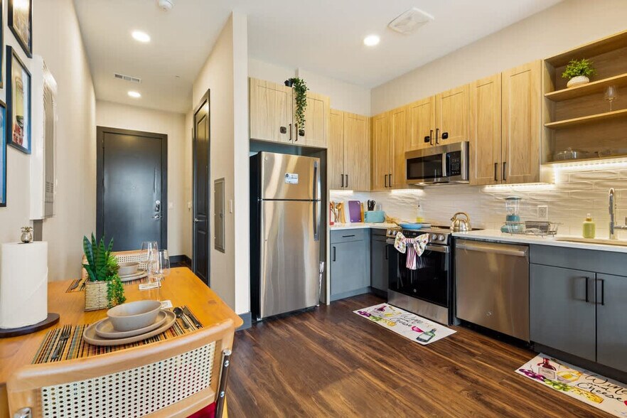 Building Photo - 9127 Research Blvd