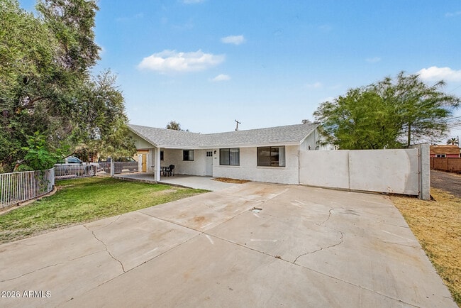 Building Photo - 1411 S Marilyn Ann Dr